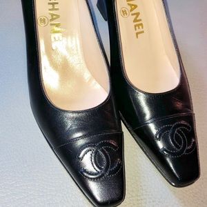 Black. CC logo Classic Chanel 2” block heels